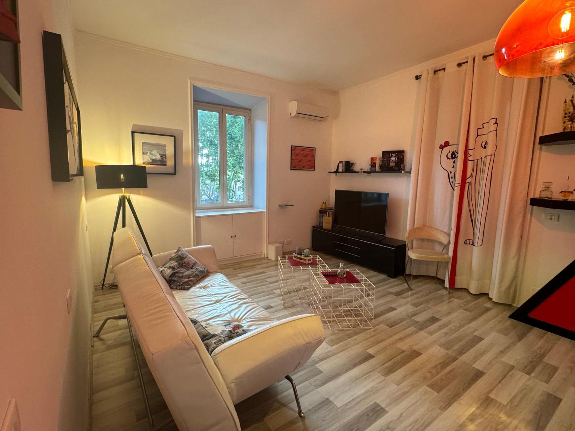 Dora Apartment Rom
